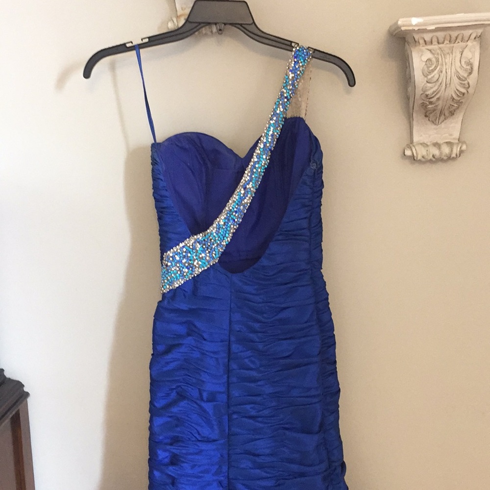 Saphire blue trumpet gown.  Open back rhinestoned - Picture 4 of 5